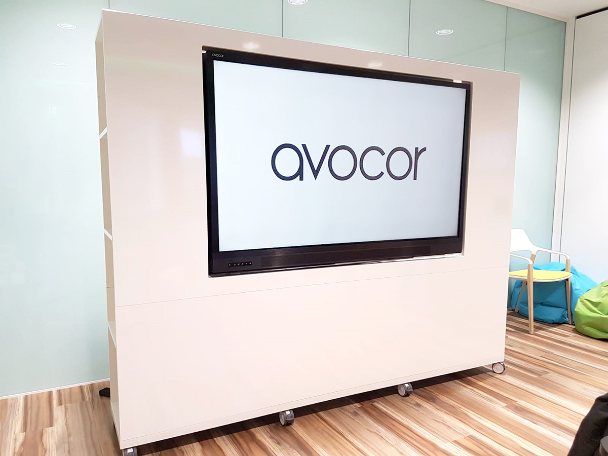 Mobile multimedia whiteboard wall