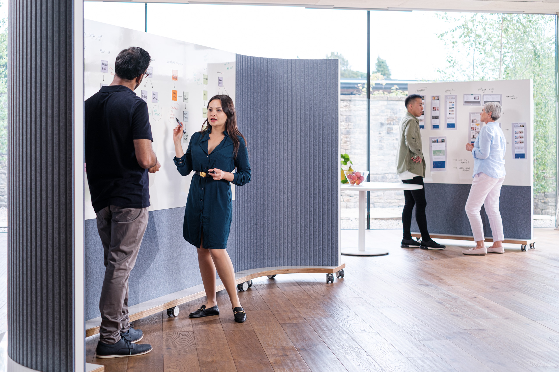 ThinkingWall Acoustic Freestander with curved partition