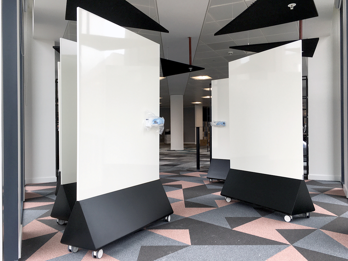 Custom colour mobile whiteboard