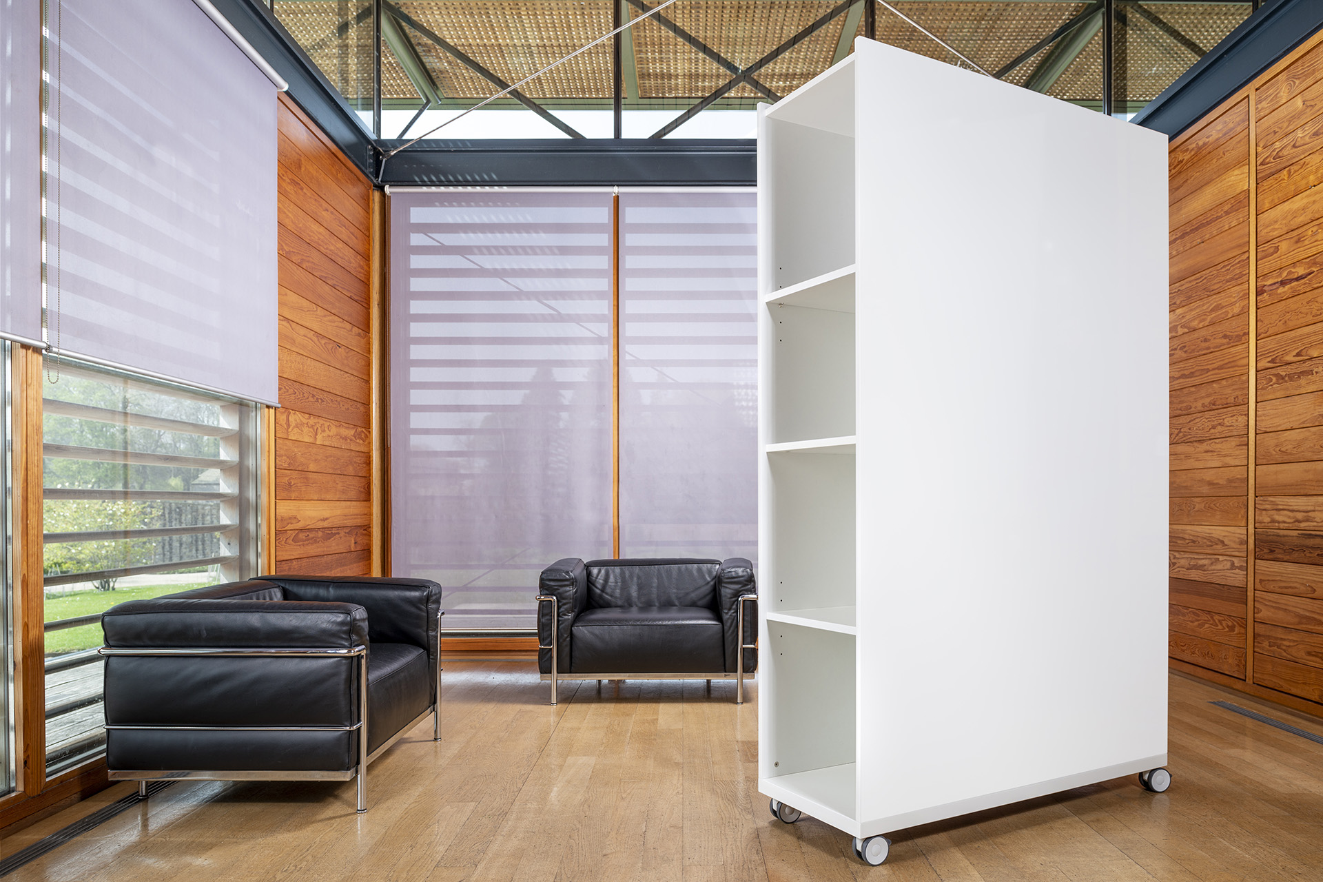 ThinkingWall Stor whiteboard with storage