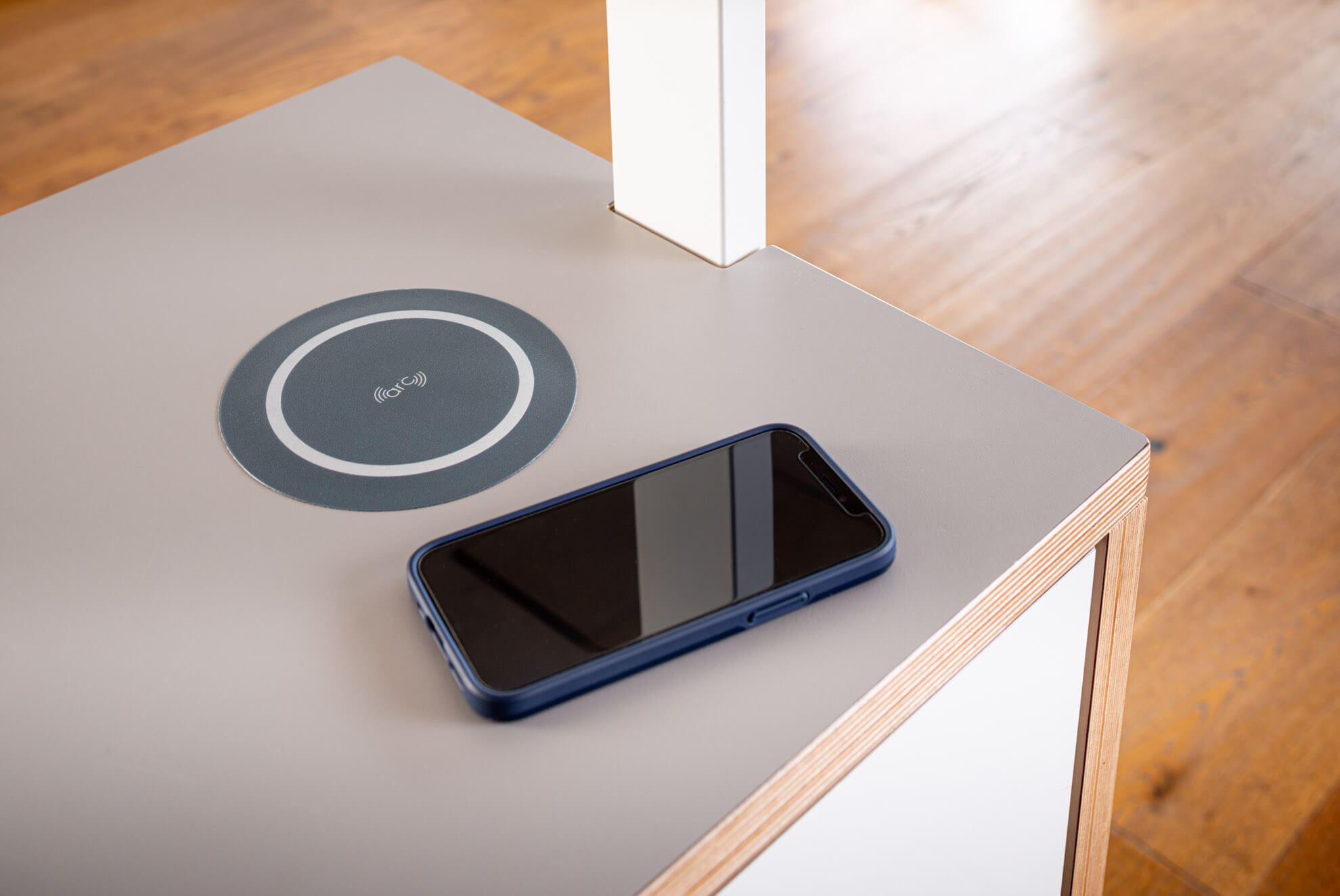 ThinkingWall Acoustic Cupboard Combi with integrated wireless charging
