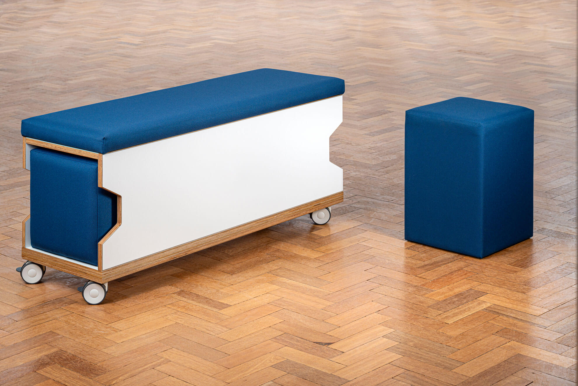 ThinkingWall mobile bench with removable stools