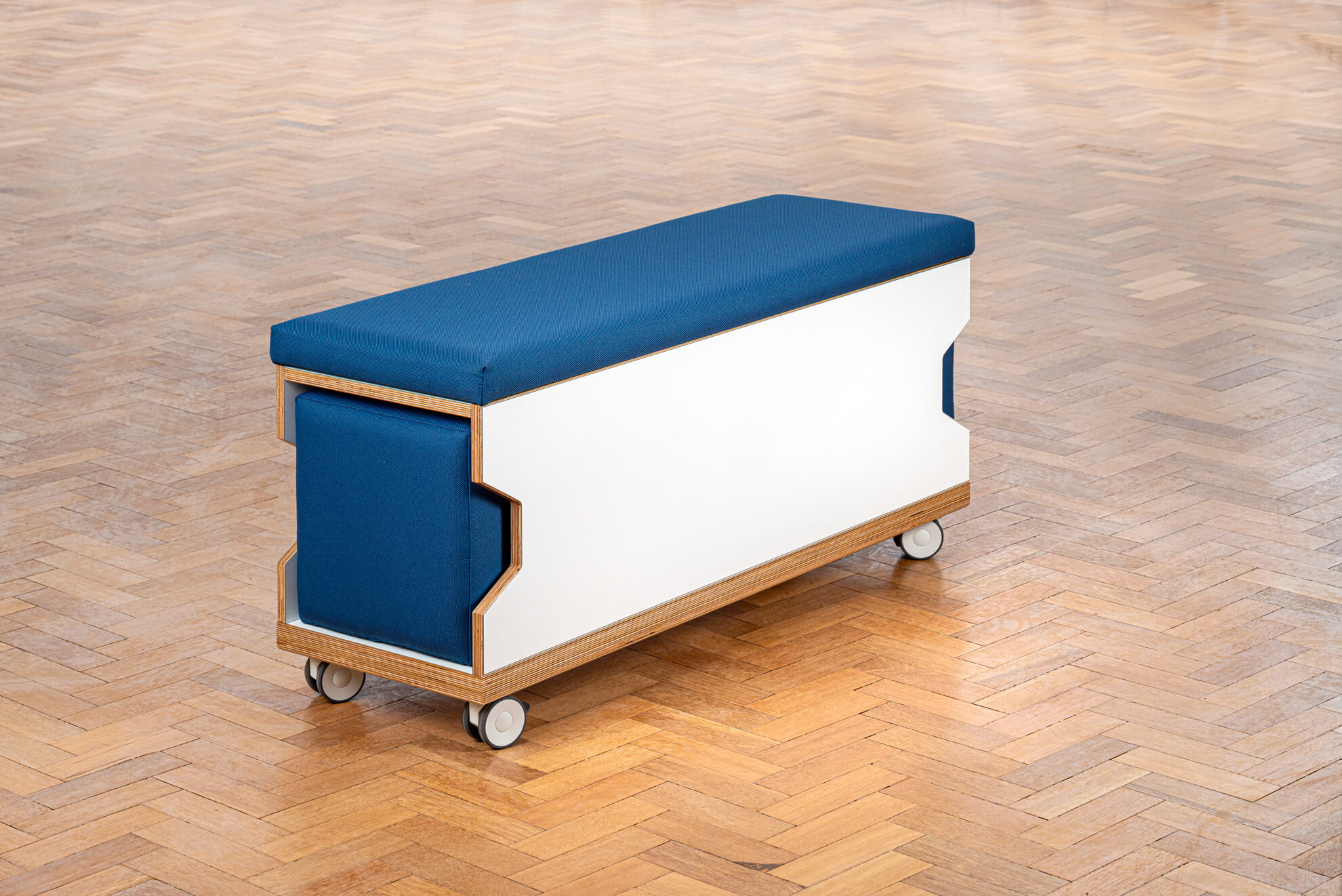 ThinkingWall mobile bench with removable stools