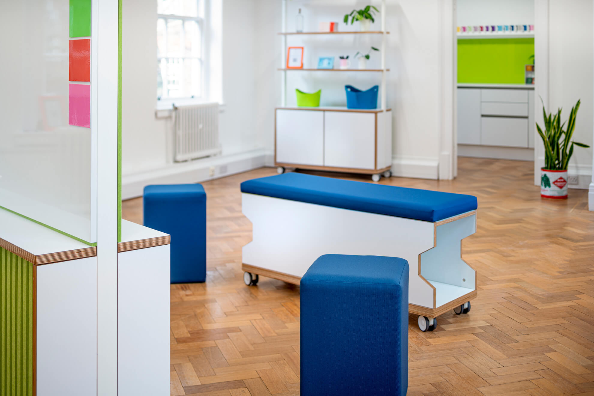 ThinkingWall mobile bench with removable stools