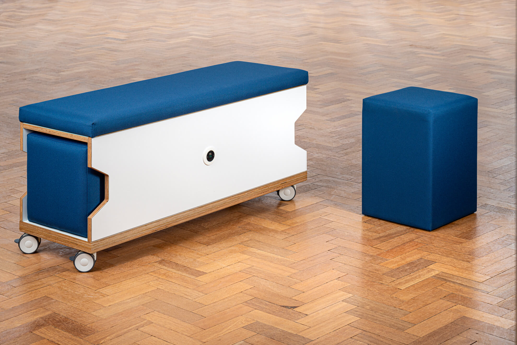 ThinkingWall mobile bench with optional battery powered charging point